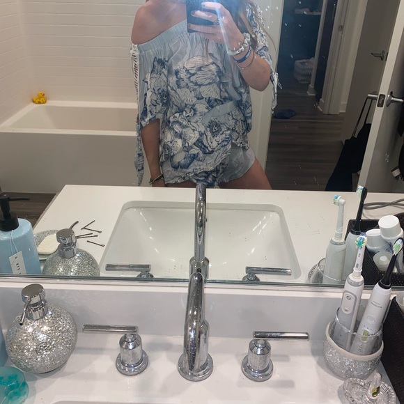 New condition 2 piece set from LF - Picture 2 of 6